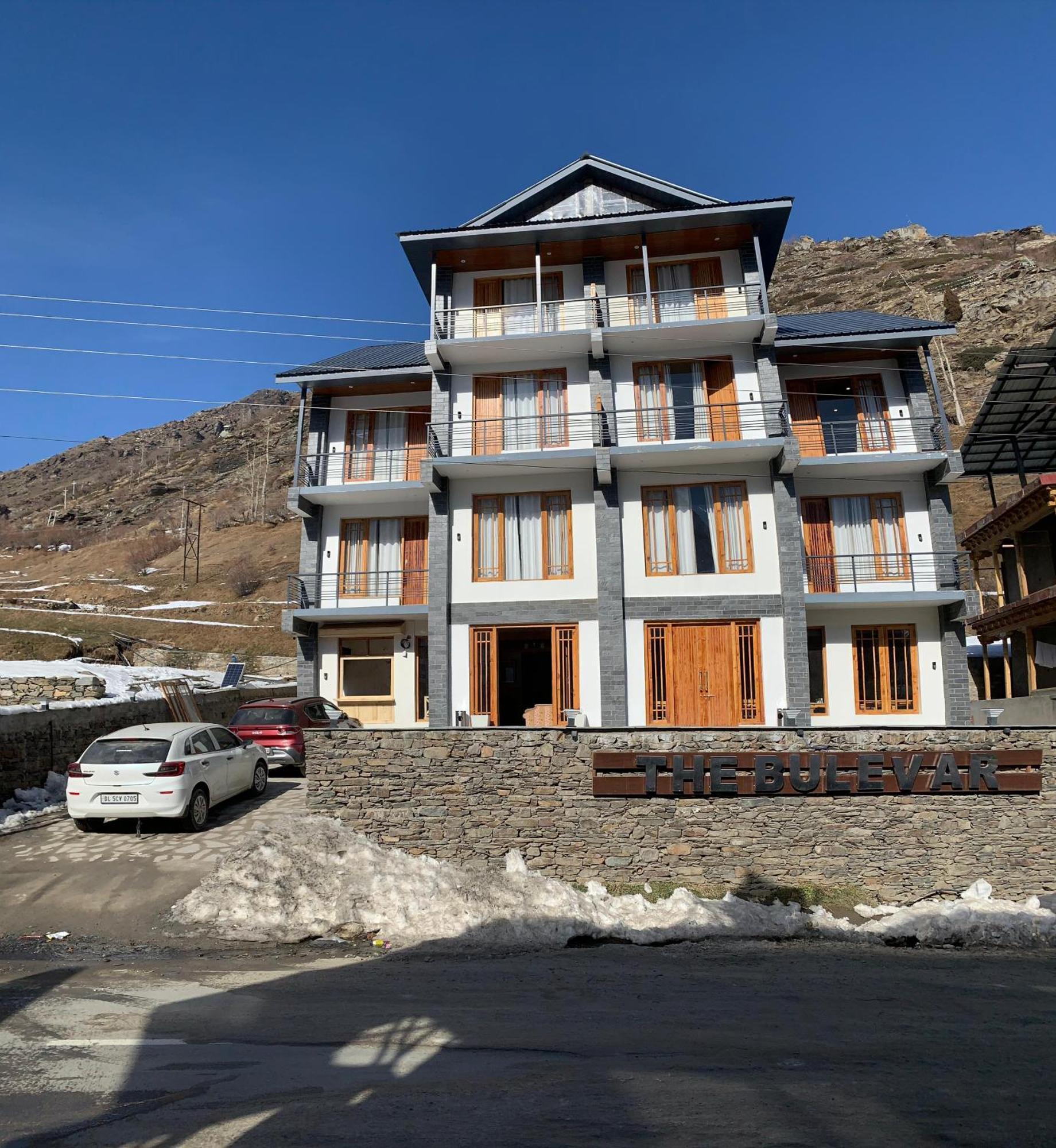 The Bulevar - Whispering Willows Hotel Sissu Exterior photo